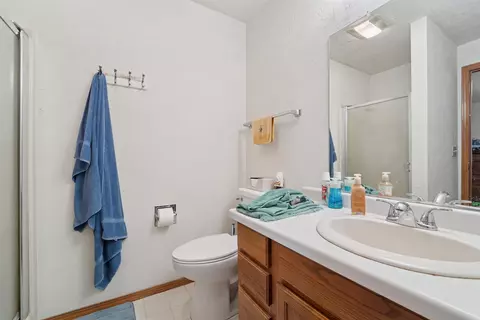 Bath - 1670 W Roselawn Dr, Appleton, WI 54914 photo 3 of 4
