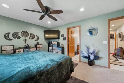 Bedroom - 1670 W Roselawn Dr, Appleton, WI 54914 photo 2 of 8