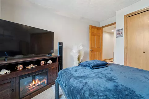Bedroom - 1670 W Roselawn Dr, Appleton, WI 54914 photo 4 of 8