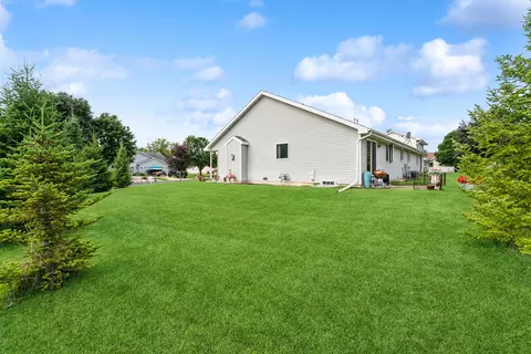 Exterior - 1670 W Roselawn Dr, Appleton, WI 54914 photo 3 of 9