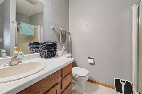 Bath - 1670 W Roselawn Dr, Appleton, WI 54914 photo 1 of 4