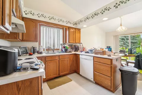 Kitchen - 1670 W Roselawn Dr, Appleton, WI 54914 photo 4 of 6