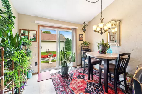 Dining - 1670 W Roselawn Dr, Appleton, WI 54914 photo 1 of 3