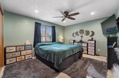 Bedroom - 1670 W Roselawn Dr, Appleton, WI 54914 photo 1 of 8