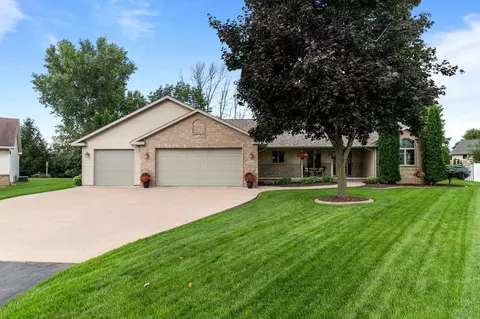 1202 Chelsea Ct, Menasha, WI 54952