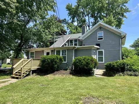 903 Smith St, New London, WI 54961