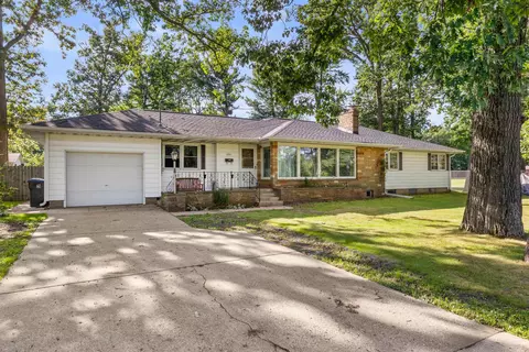 1541 Wisconsin River Dr, Port Edwards, WI 54469