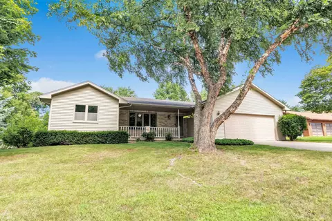 2737 Brookhaven Ct, Green Bay, WI 54311