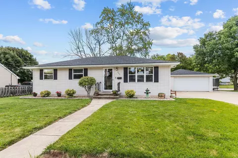 625 Park St, Combined Locks, WI 54113