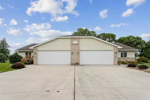 498 Ridgeway Ct, Brillion, WI 54110