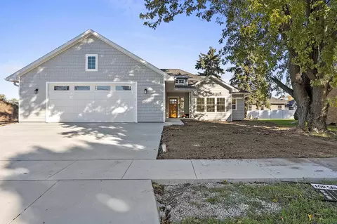 414 W Maes Ave, Kimberly, WI 54136