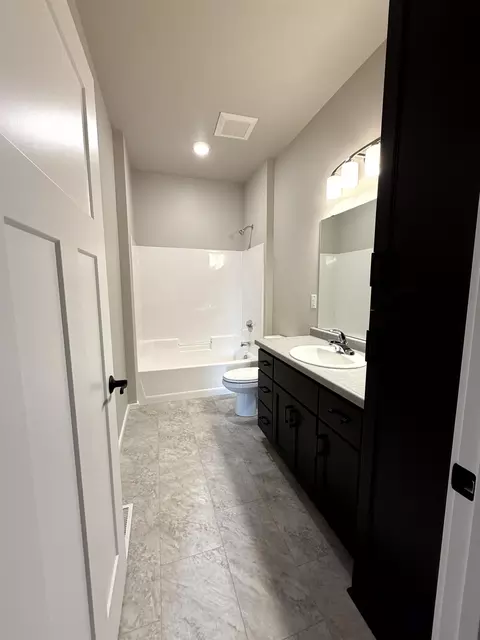 Bath - n9330 Gemstone Court, Appleton, WI 54915 photo 2 of 3
