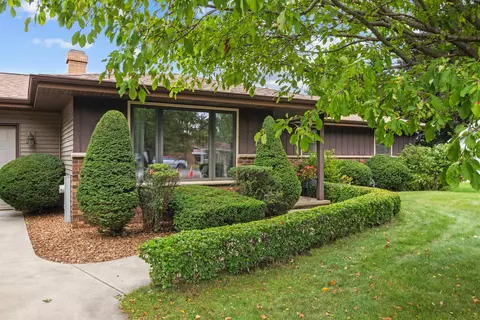 24 Caribou Ct, Appleton, WI 54911 photo 2