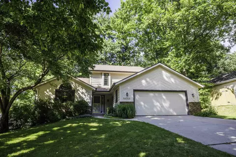 2737 Canyon Bluff Rd, Green Bay, WI 54302