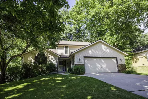 2737 Canyon Bluff Rd, Green Bay, WI 54302