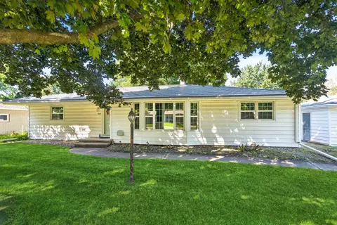704 Vera Ave, Neenah, WI 54956
