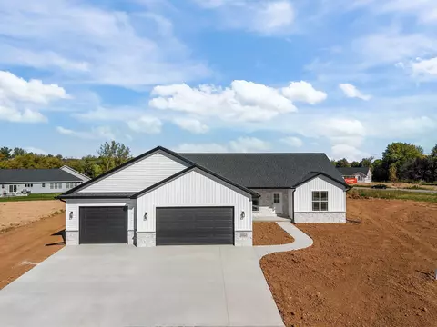 W7050 Otis Drive, Greenville, WI 54942