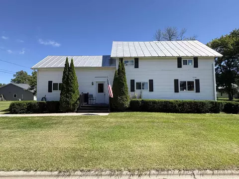 503 6th St, Oconto, WI 54153