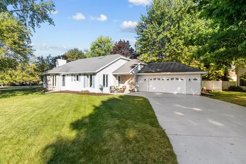 2212 Sunrise Dr, Appleton, WI 54914