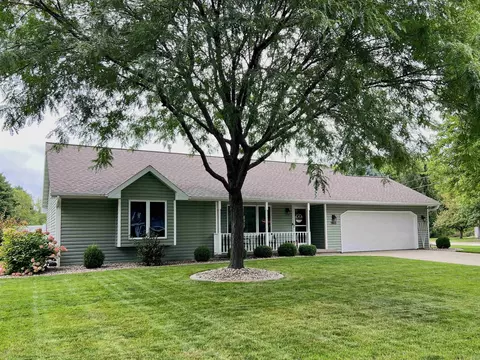 3010 Sunray Ln, Green Bay, WI 54313