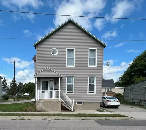 518 13th Ave, Menominee, MI 49858