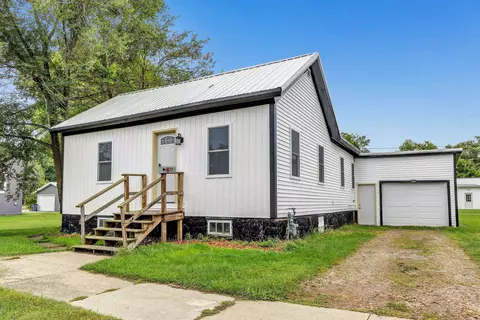 622 2nd St, Oconto, WI 54153