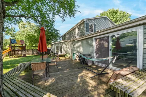 63 S Meadows Dr, Appleton, WI 54915 photo 2