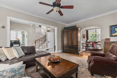 Living - 815 S Pierce Ave, Appleton, WI 54914 photo 3 of 5