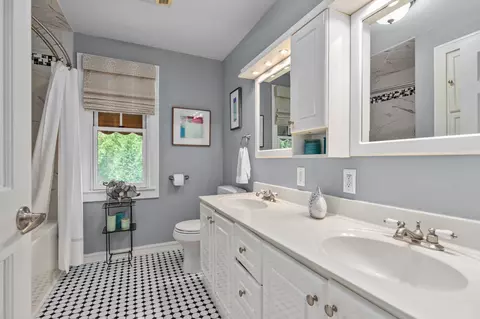 Bath - 815 S Pierce Ave, Appleton, WI 54914 photo 1 of 2