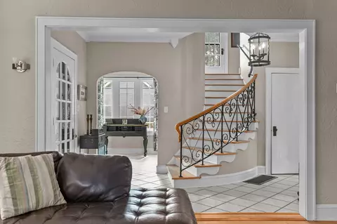 Entry Way - 815 S Pierce Ave, Appleton, WI 54914 photo 1 of 12