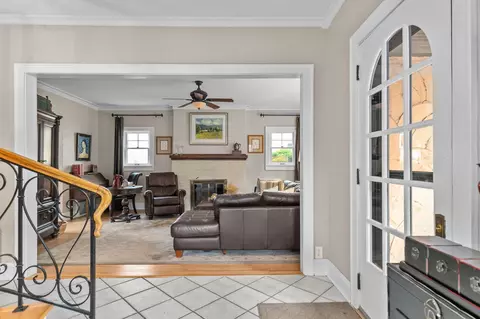 Entry Way - 815 S Pierce Ave, Appleton, WI 54914 photo 5 of 12