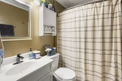Bath - 208 E 2nd St, Kimberly, WI 54136 photo 1 of 1
