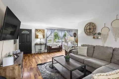 Living - 208 E 2nd St, Kimberly, WI 54136 photo 2 of 4