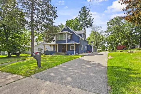611 W Fulton St, Waupaca, WI 54981