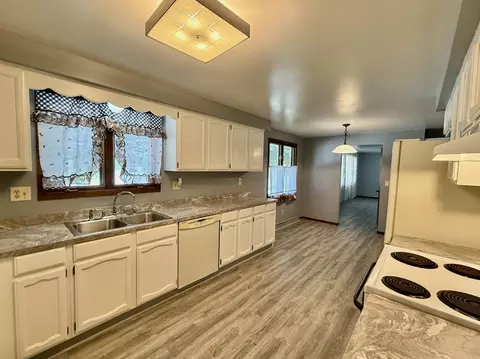 Kitchen - 3616 E Newberry St, Appleton, WI 54915 photo 4 of 4