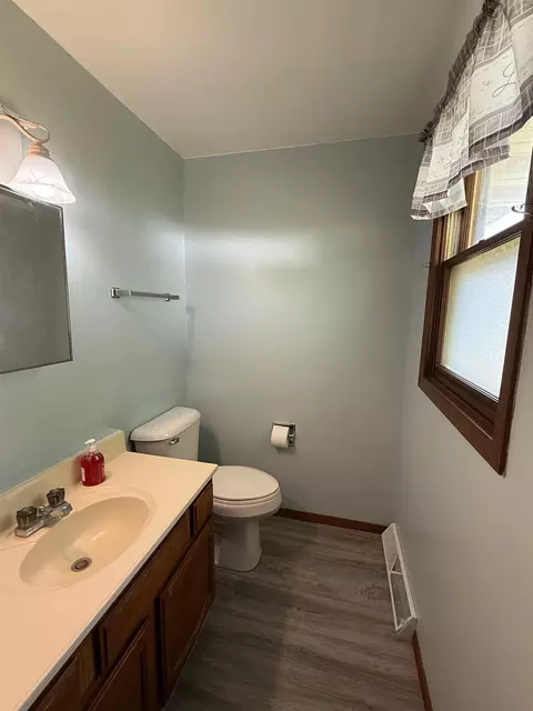 Bath - 3616 E Newberry St, Appleton, WI 54915 photo 1 of 1