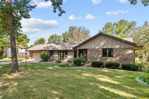 2853 Sleepy Hollow Dr, Green Bay, WI 54311