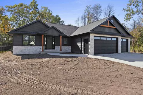 2575 Meyer Way, De Pere, WI 54115