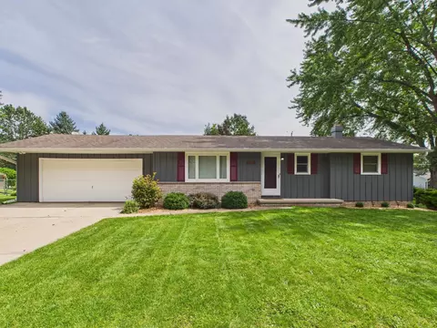 910 Velsen Rd, Green Bay, WI 54313