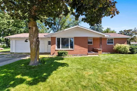 1340 Cormier Rd, Green Bay, WI 54313