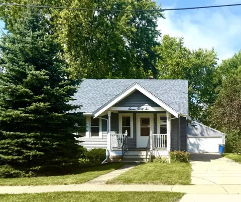 736 4th St, Menasha, WI 54952