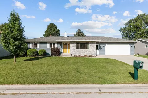 1373 Wedgewood Ln, Neenah, WI 54956