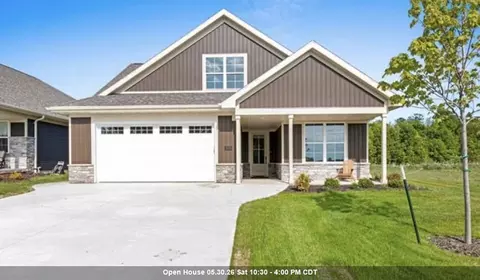 895 Black Swan Dr, Menasha, WI 54952