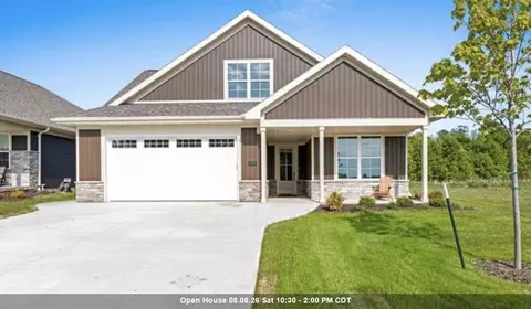 895 Black Swan Dr, Menasha, WI 54952
