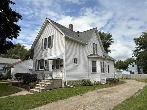 832 Division St, Green Bay, WI 54303