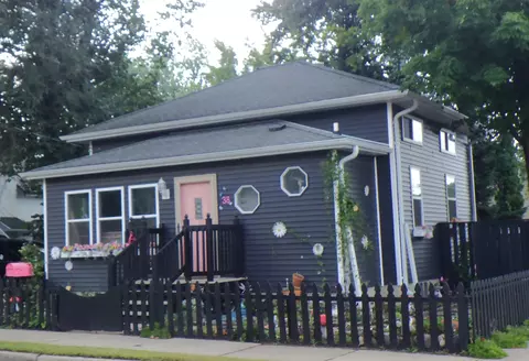 38 5th St, Clintonville, WI 54929