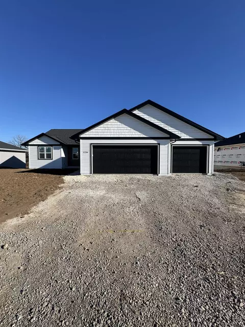 1236 Putnam Dr, Pulaski, WI 54162