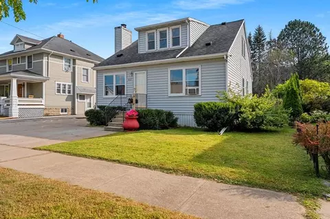 867 Bond St, Green Bay, WI 54303