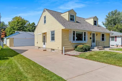 1740 Carroll Ave, Green Bay, WI 54304