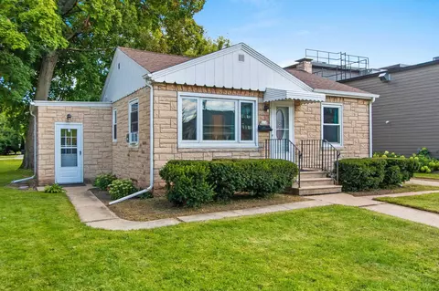 114 N Huron St, De Pere, WI 54115